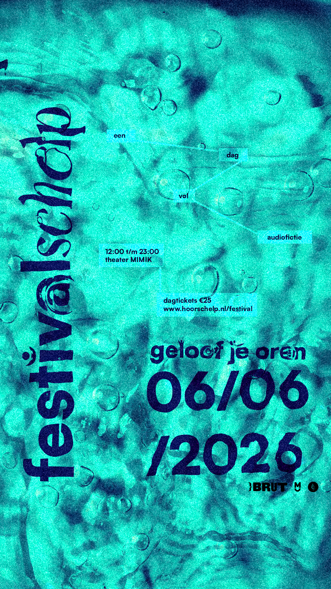 Verticale poster voor 'festivalschelp' met een cyaanblauwe achtergrond die lijkt op bubbelend water. Aan de linkerkant staat verticaal het woord 'festivalschelp' in donkerblauwe, sierlijke letters. Verspreid over de bovenhelft staan kleine tekstblokjes, verbonden door dunne lijntjes als een sterrenbeeld, met de tekst: 'een dag vol audiofictie'. Verder bevat de poster de praktische informatie: '12:00 t/m 23:00 theater MIMIK' en 'dagtickets €25 www.hoorschelp.nl/festival'. Rechtsonder staat de slogan 'geloof je oren' met in grote, opvallende cijfers de datum '06/06 /2026'. Helemaal rechtsonder staan enkele kleine logo's, waaronder die van BRUT.
